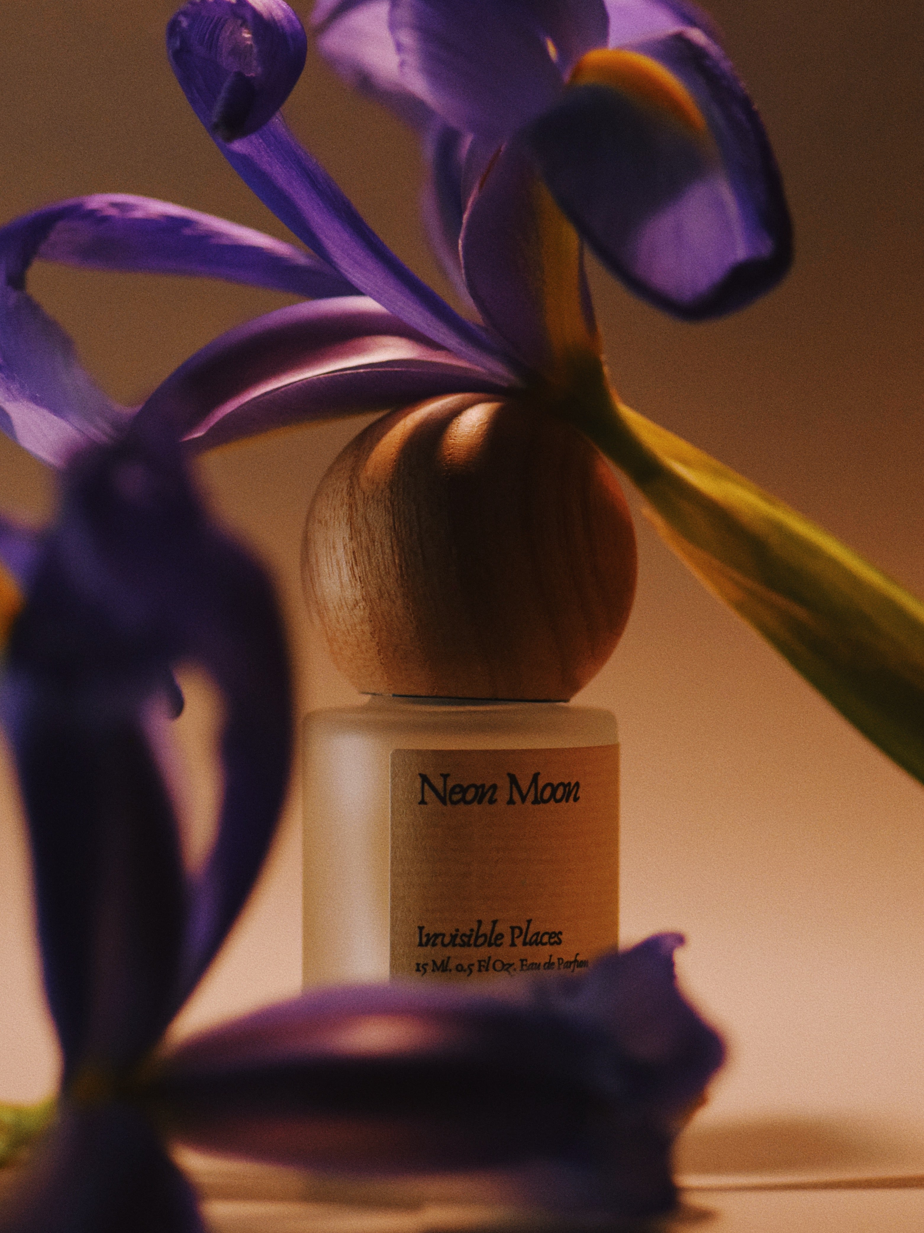 Neon Moon Eau de Parfum (2025)
